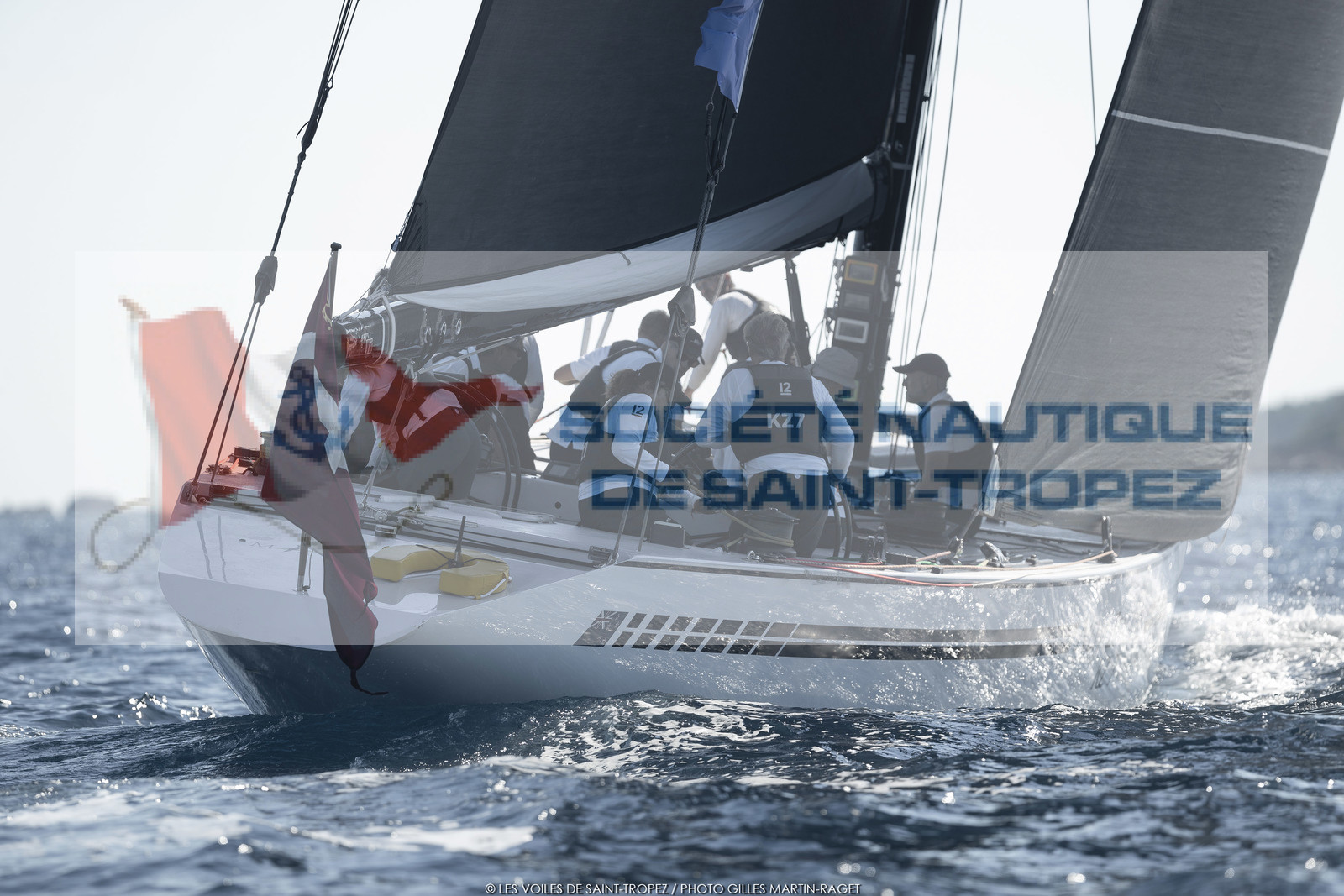 06 10 2022, Saint-Tropez (FRA,83), Voiles de Saint-Tropez 2022,  Maxis Club 55 Cupentre les deux Wallycento Magic Carpet Cubed et Tango, défi French Kiss vs Kiwi Magic